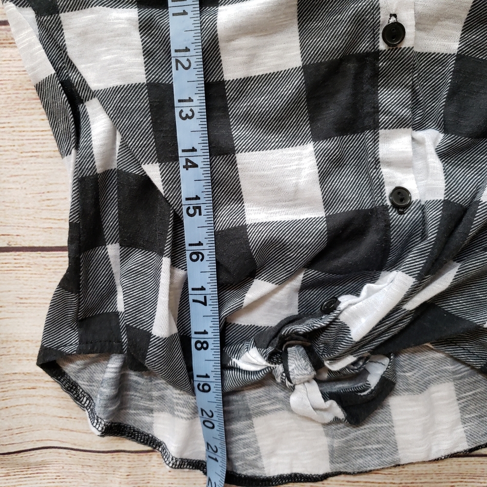 No Boundaries Juniors Plaid Cap Sleeve Tie Top M - Picture 9 of 10